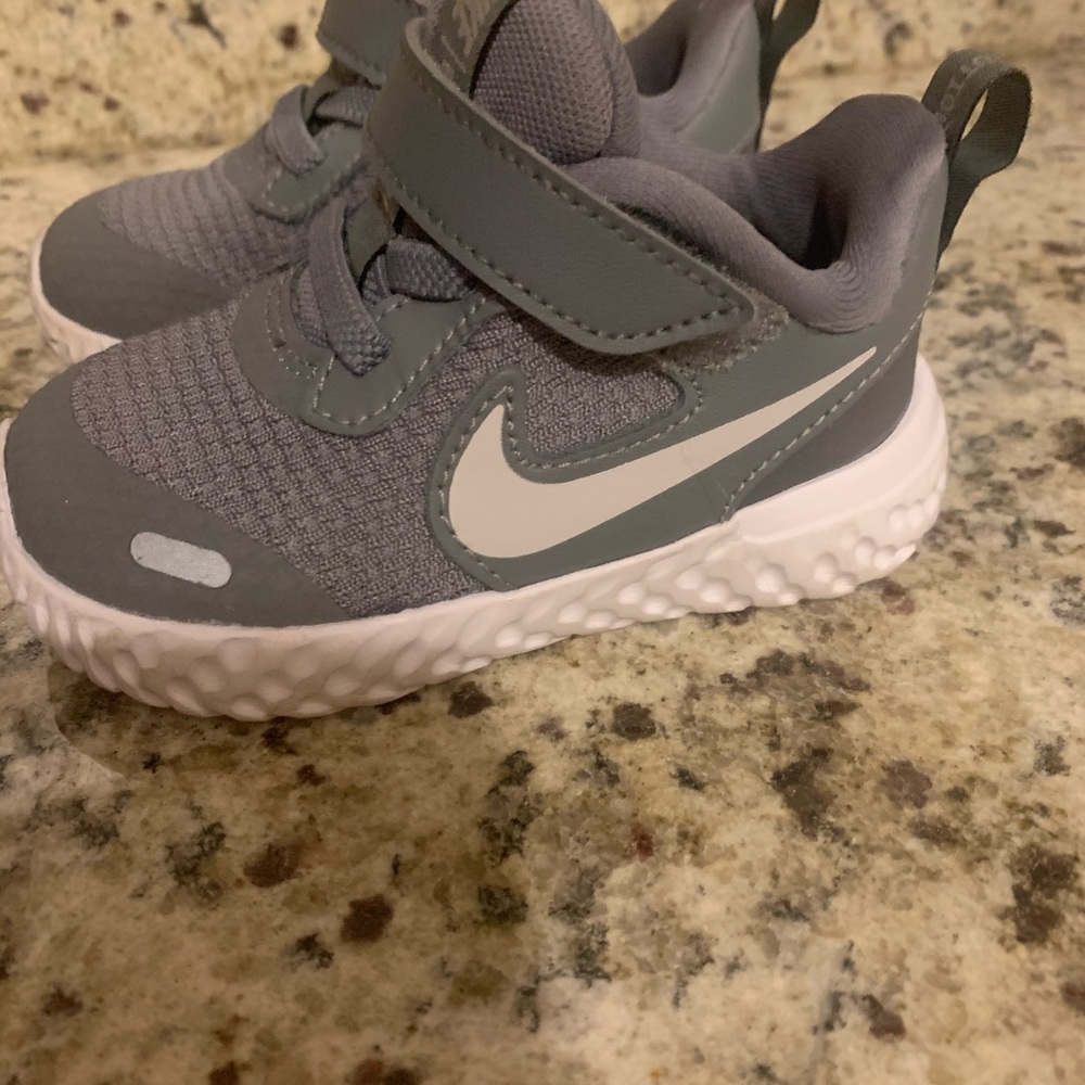 Size 5c Gray Nike’s
